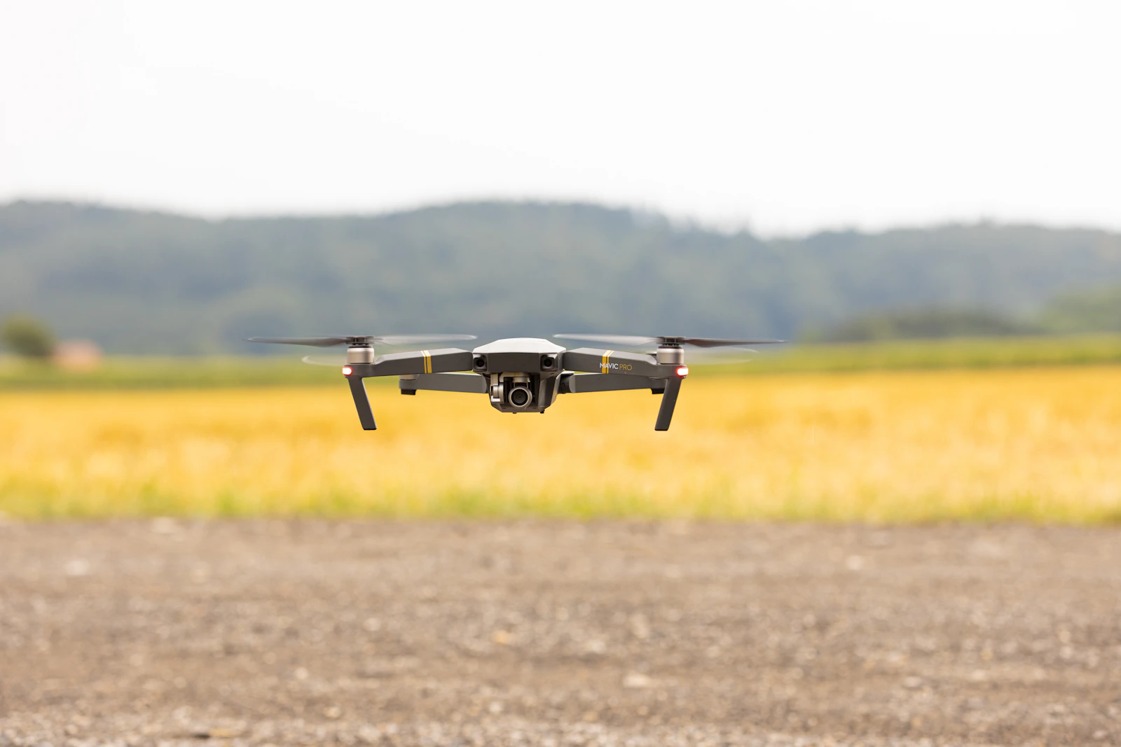 Dron DJI Mavic 3M para mapeo multiespectral sobre el terreno