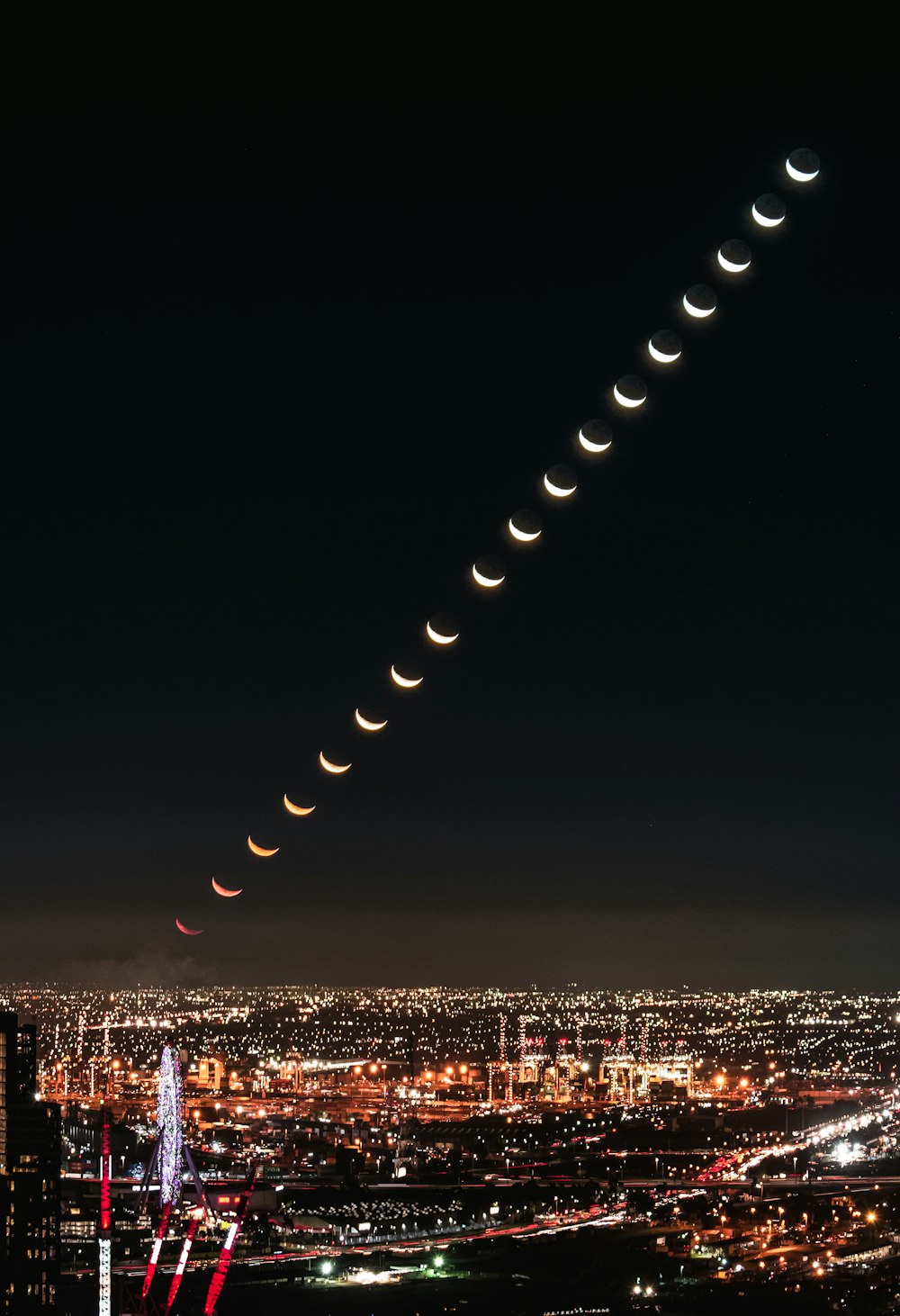 foto timelapse della luna di notte