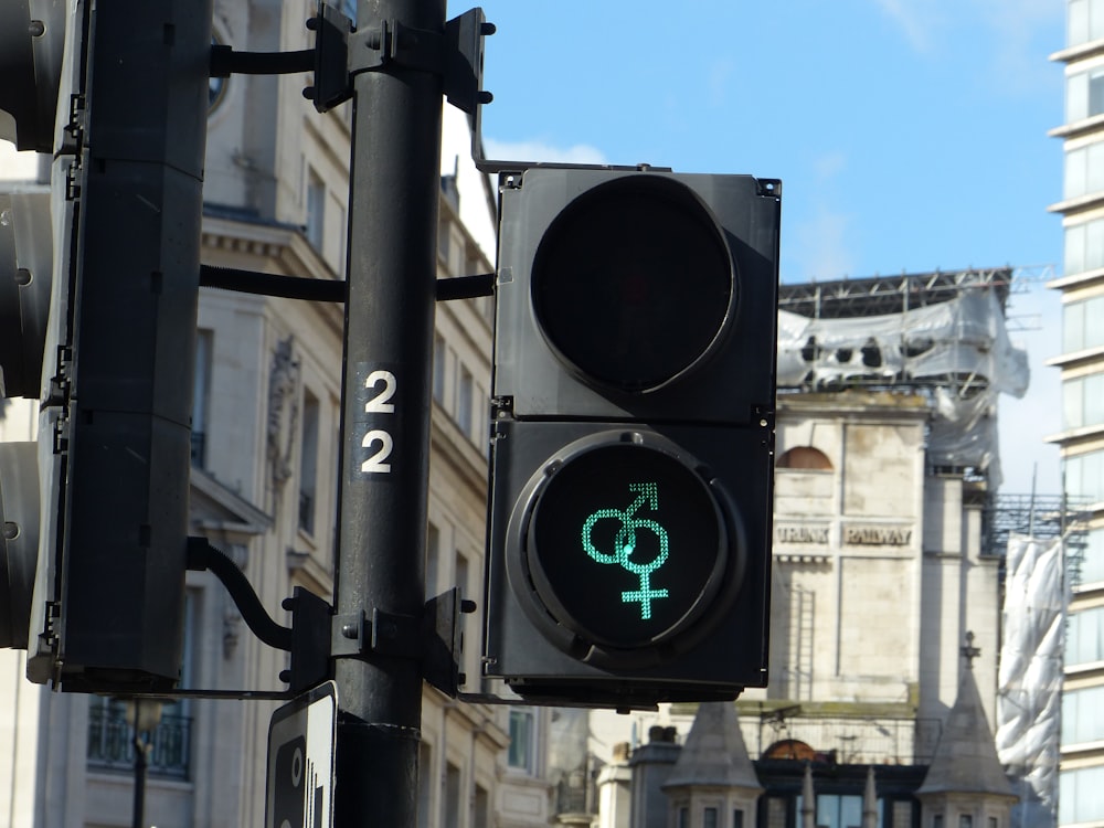 traffic light during daytime
