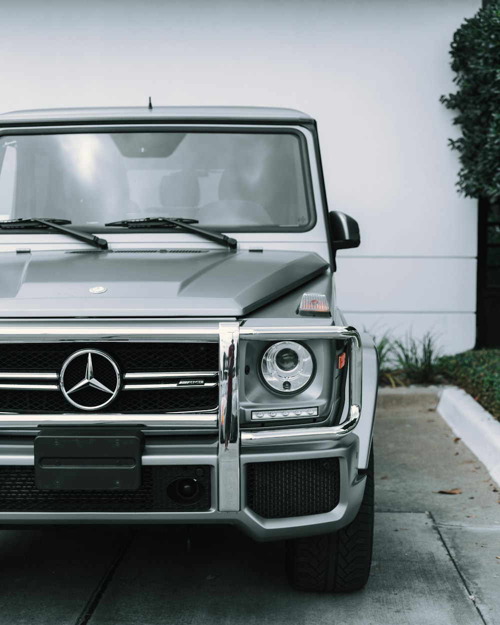 parked silver Mercedes-Benz vehicle