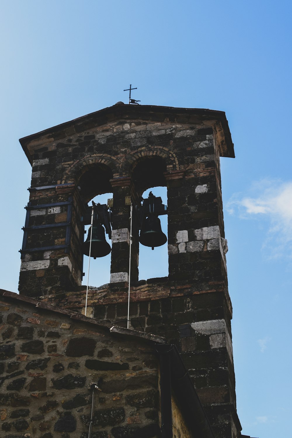 Dos campanas negras