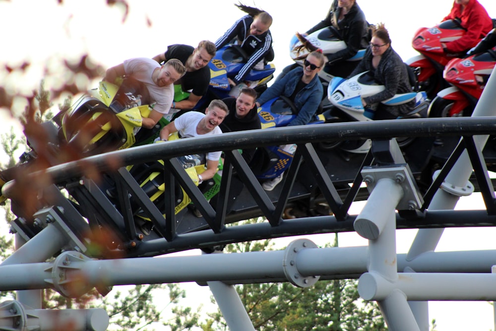 Far kaste Forsvinde People riding roller coaste photo – Free Amusement park Image on Unsplash