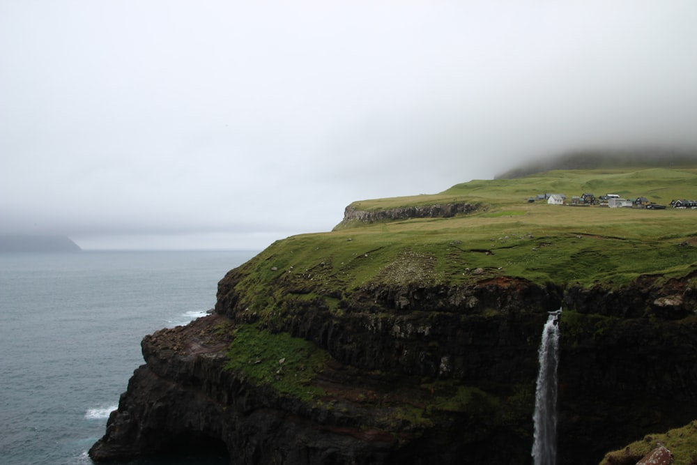 Paysage d’île verdoyant