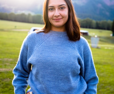 women's blue crew-neck sweatshirt