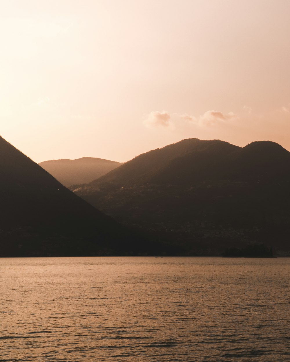 sea viewing mountain during daytime