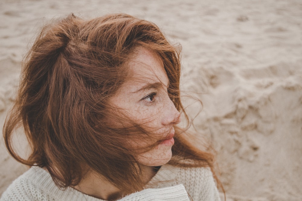 woman wearing white tops