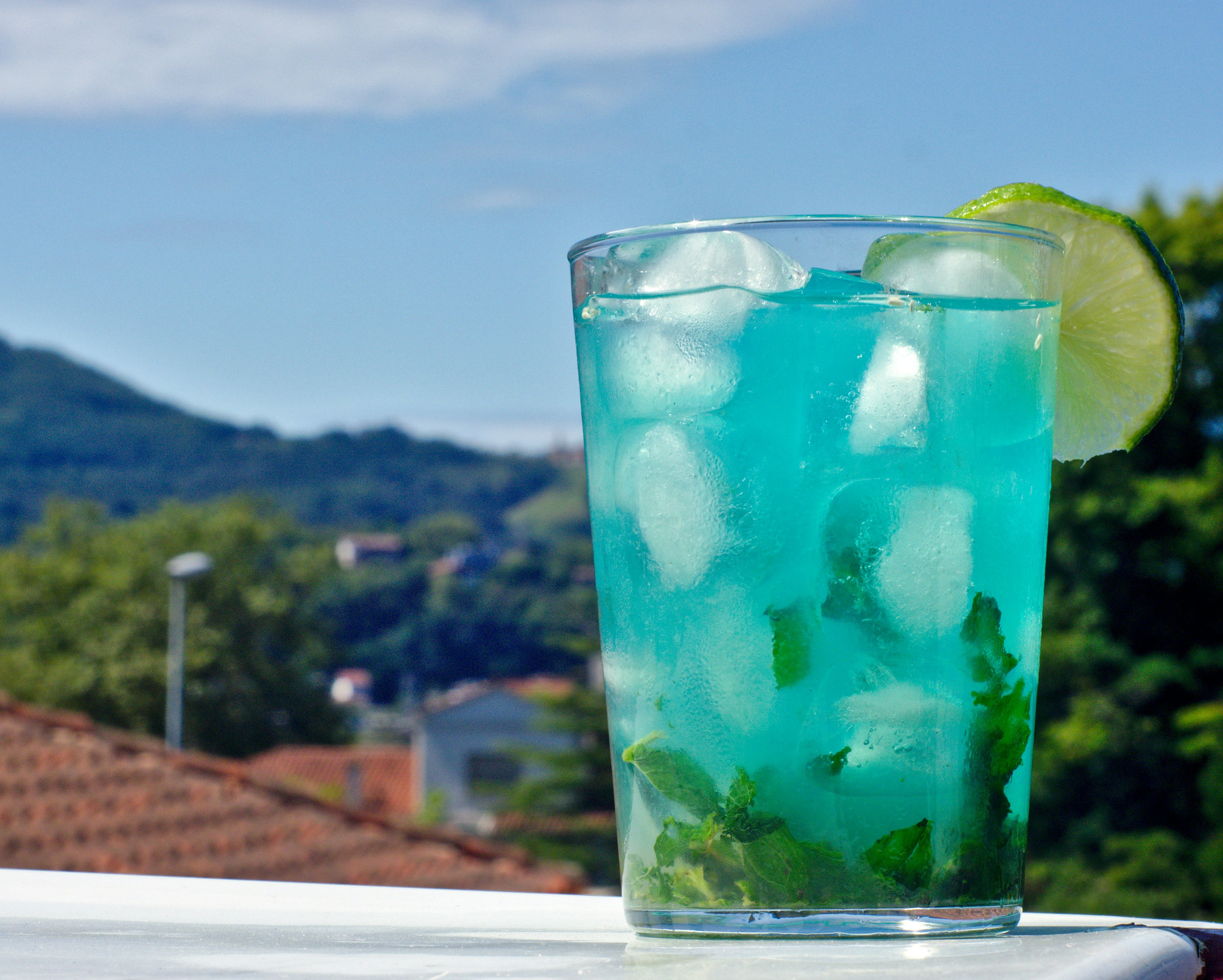 What Does Blue Curacao Actually Taste Like?