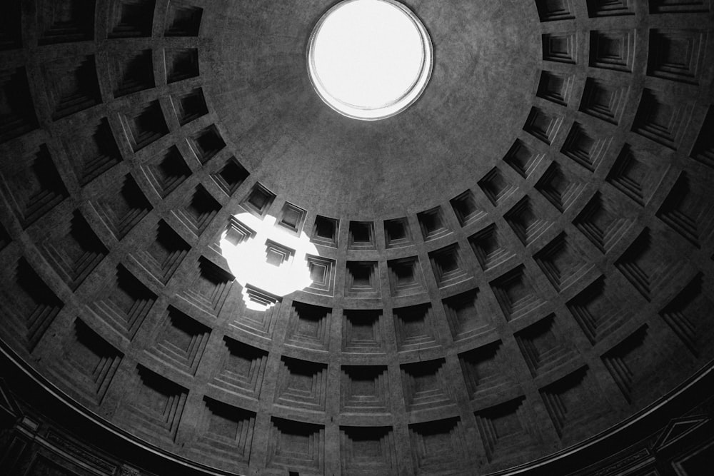 Fotografía de ángulo bajo de la estructura de la cúpula