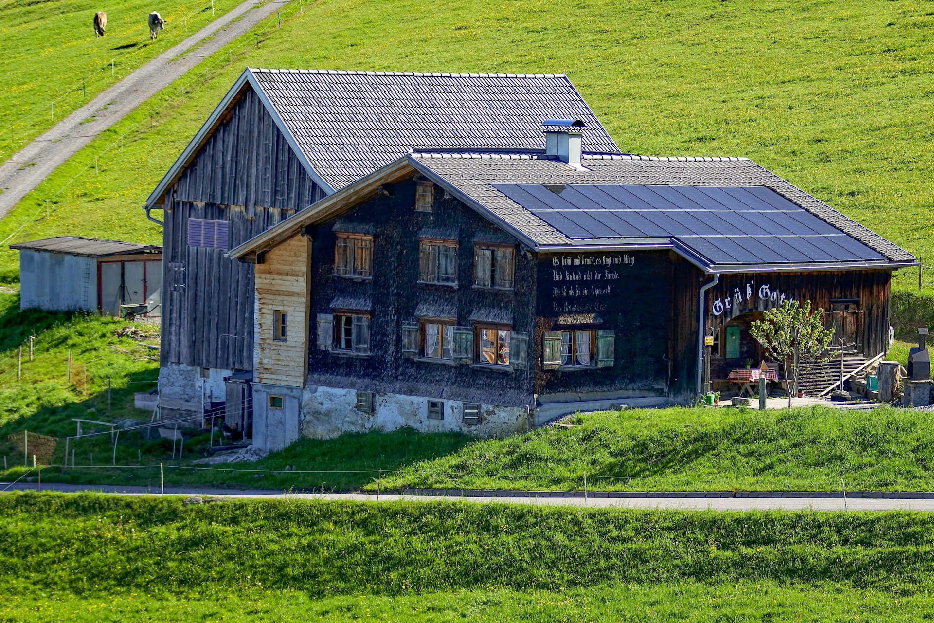 black and white bed linen