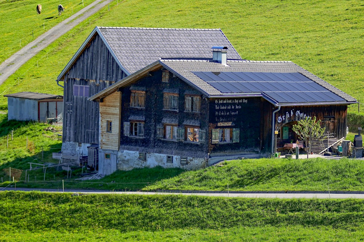 Batterie solaire en site isolé : dimensionner hors réseau