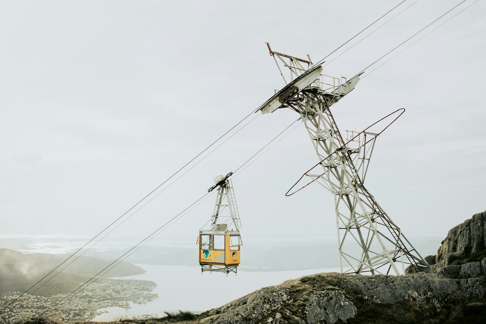 Canon RF 50mm F1.2L USM sample photo. Yellow cable car photography