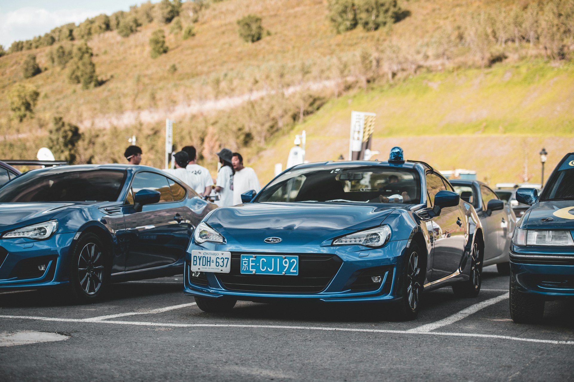 gray computer monitor