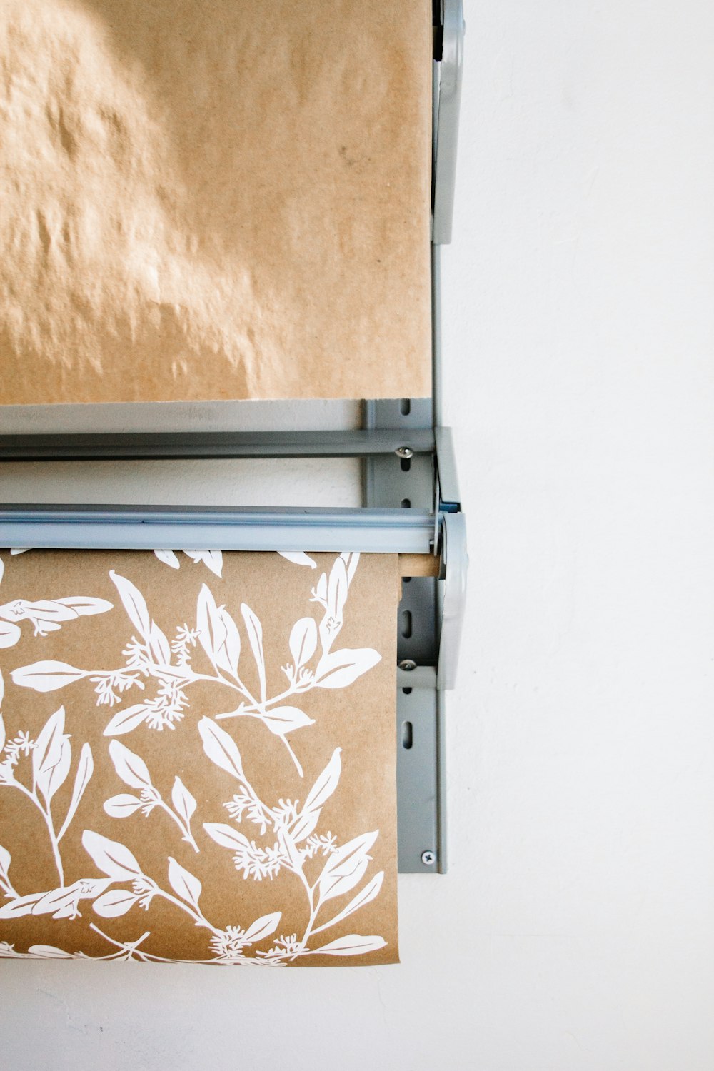 beige and white floral mat