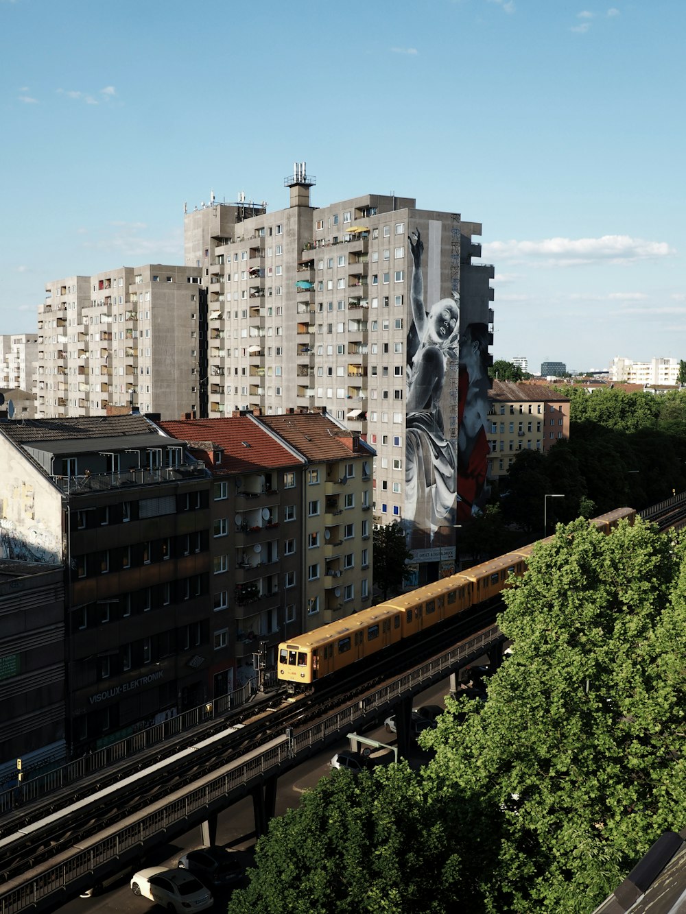 Betonhochhäuser tagsüber