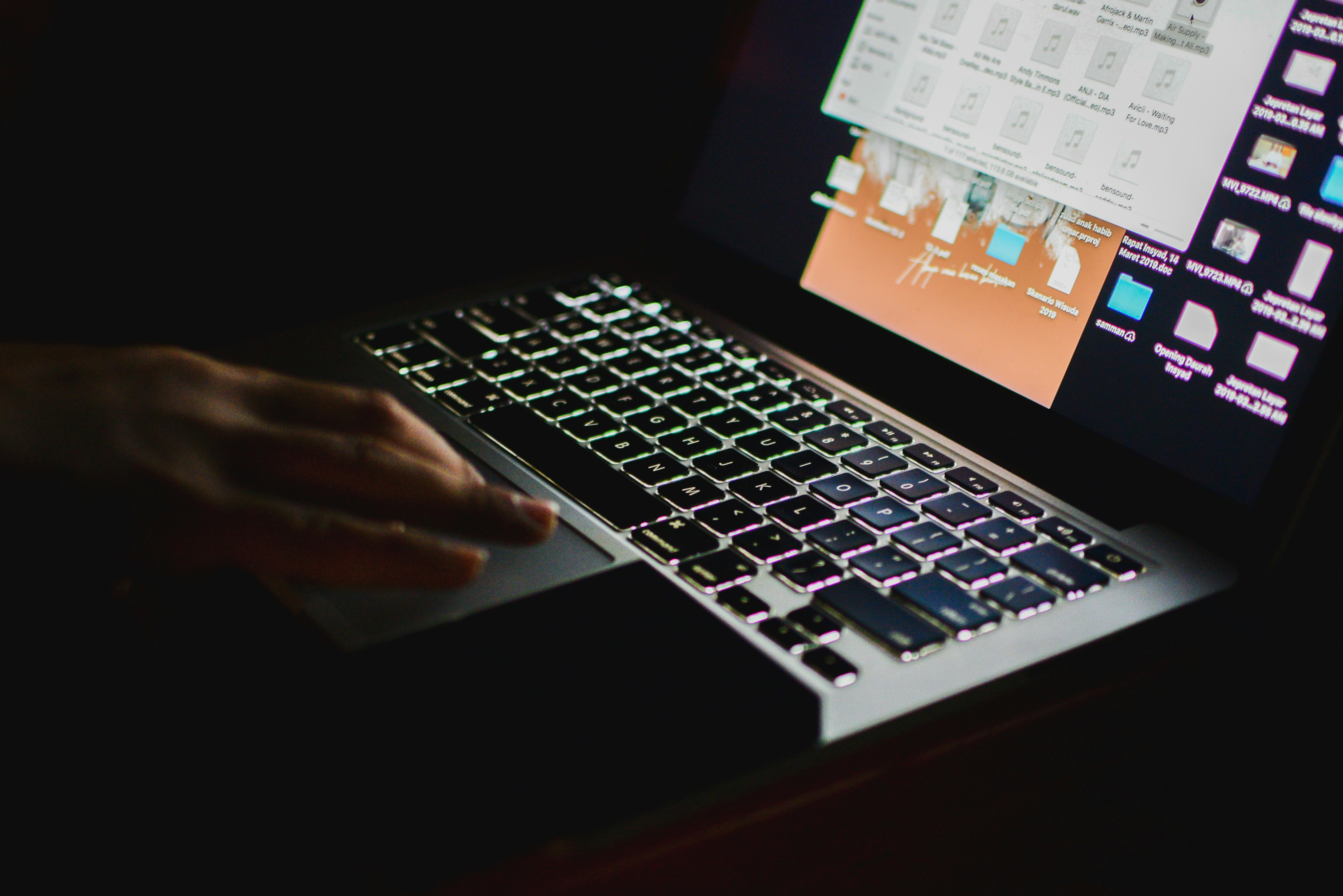 Photo by hikarinoshita