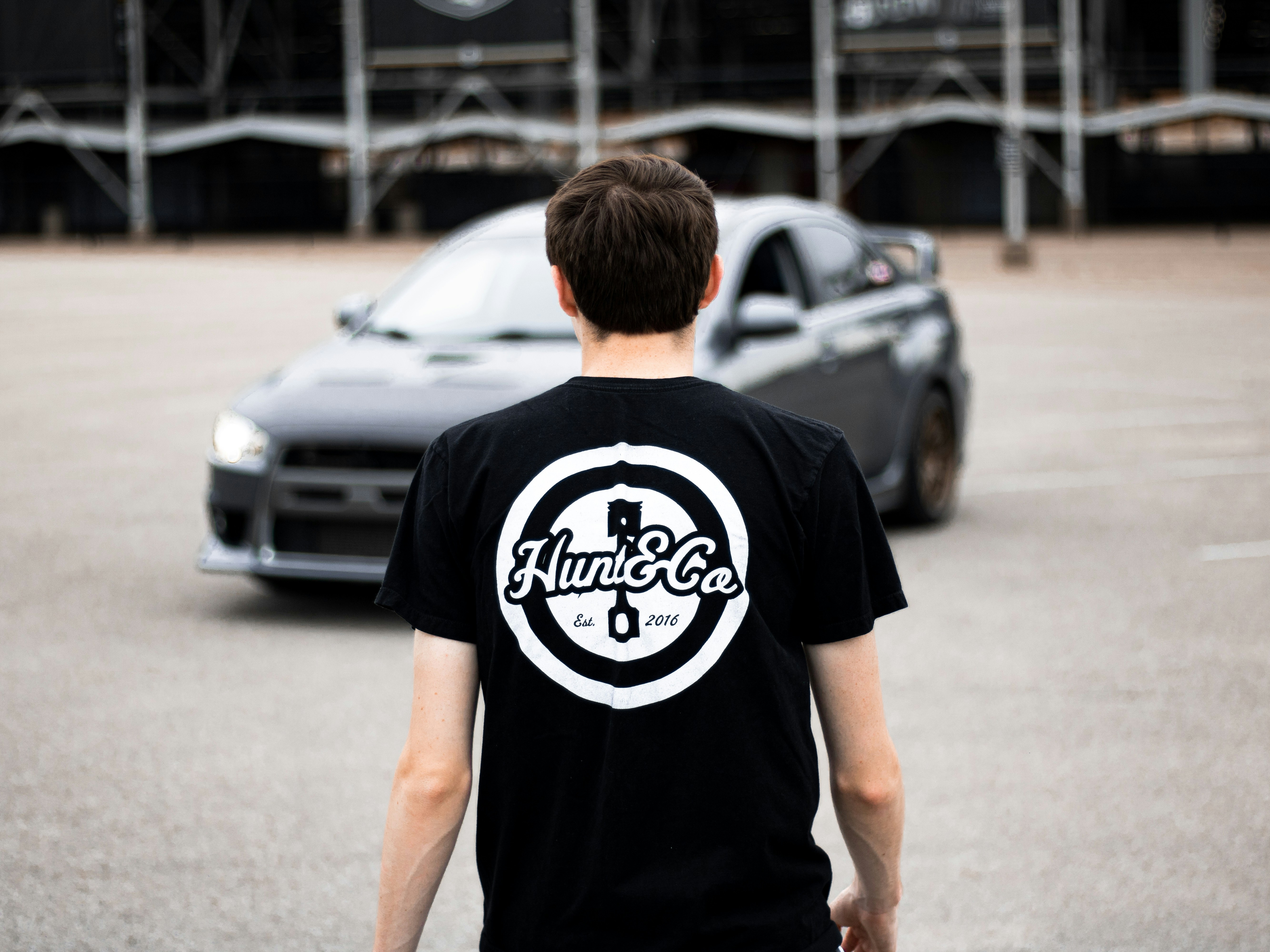 photo-1567711946487-7dbd624f8216?ixid=M3wxMjA3fDB8MXxzZWFyY2h8NXx8ZnVubnklMjBjYXIlMjB0LXNoaXJ0c3xlbnwwfHx8fDE3NjYyMDcxNzd8MA\u0026ixlib=rb-4.1.0