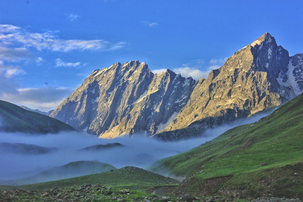 mountains under blue dky