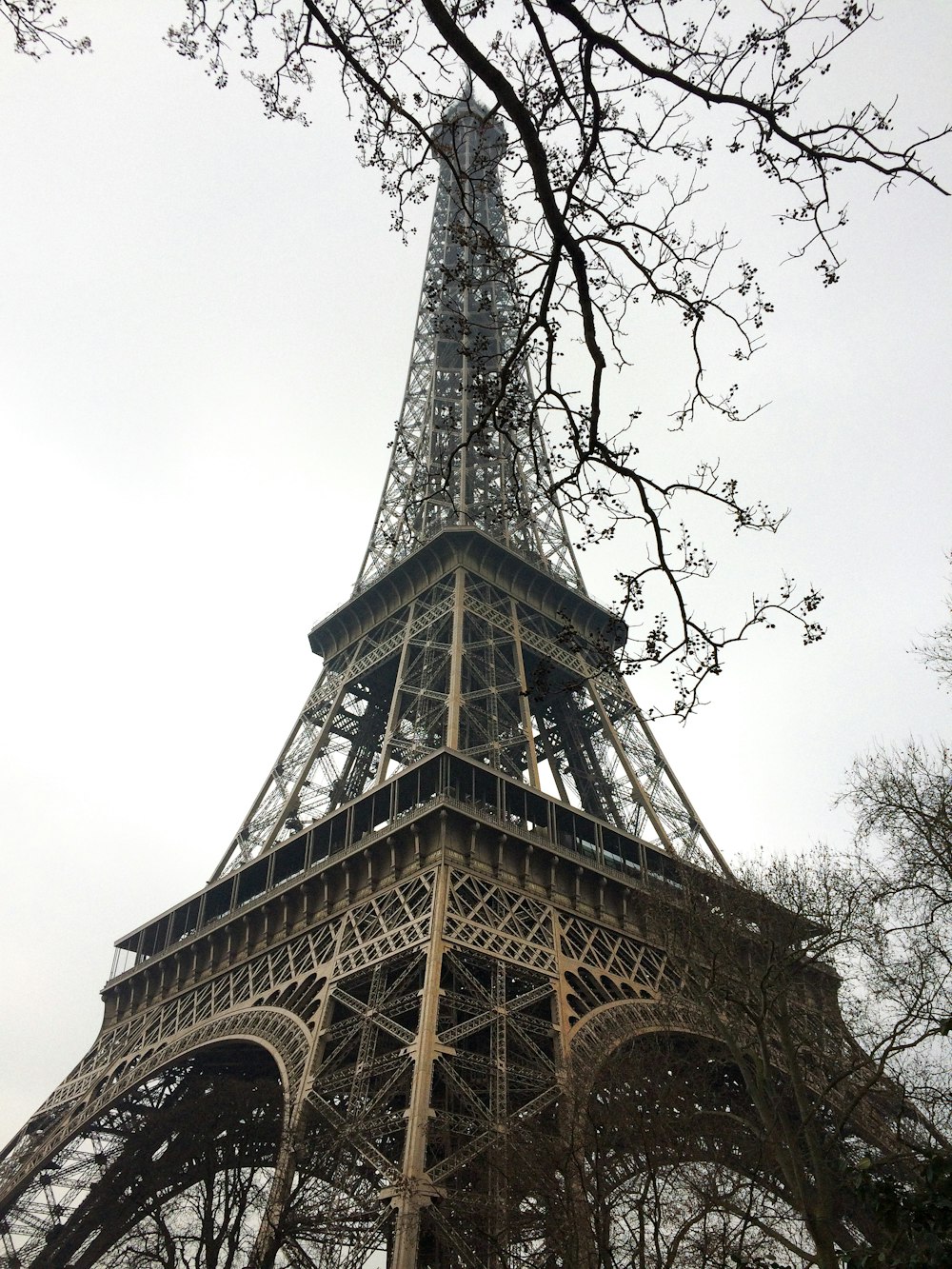 Torre Eiffel durante el día