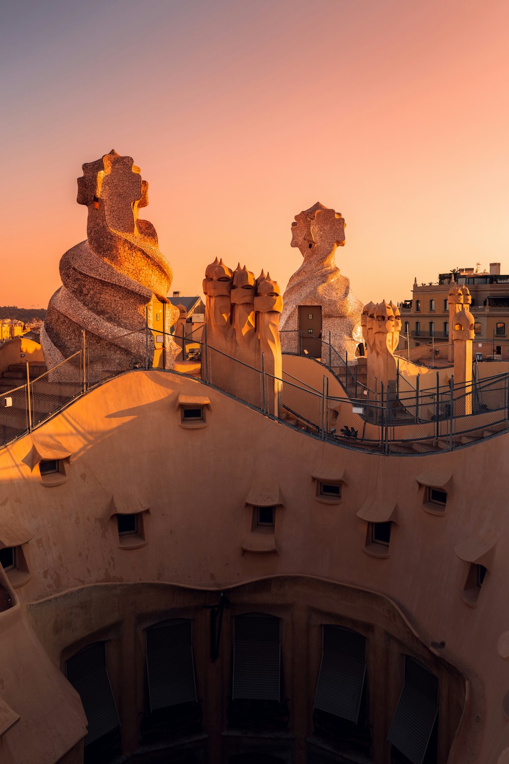 the roof of a building with many statues on it