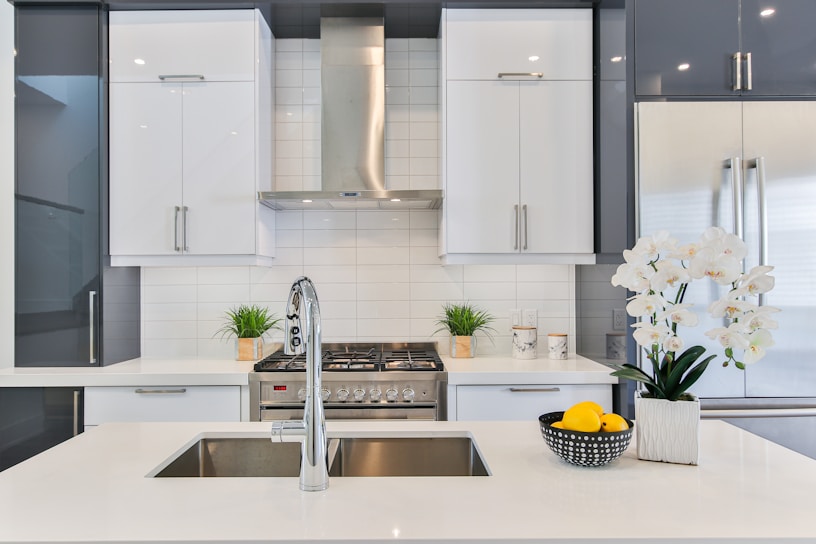 Modern Kitchen Cabinets,Stainless steel range hood