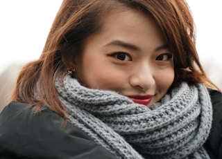 women's gray knit scarf