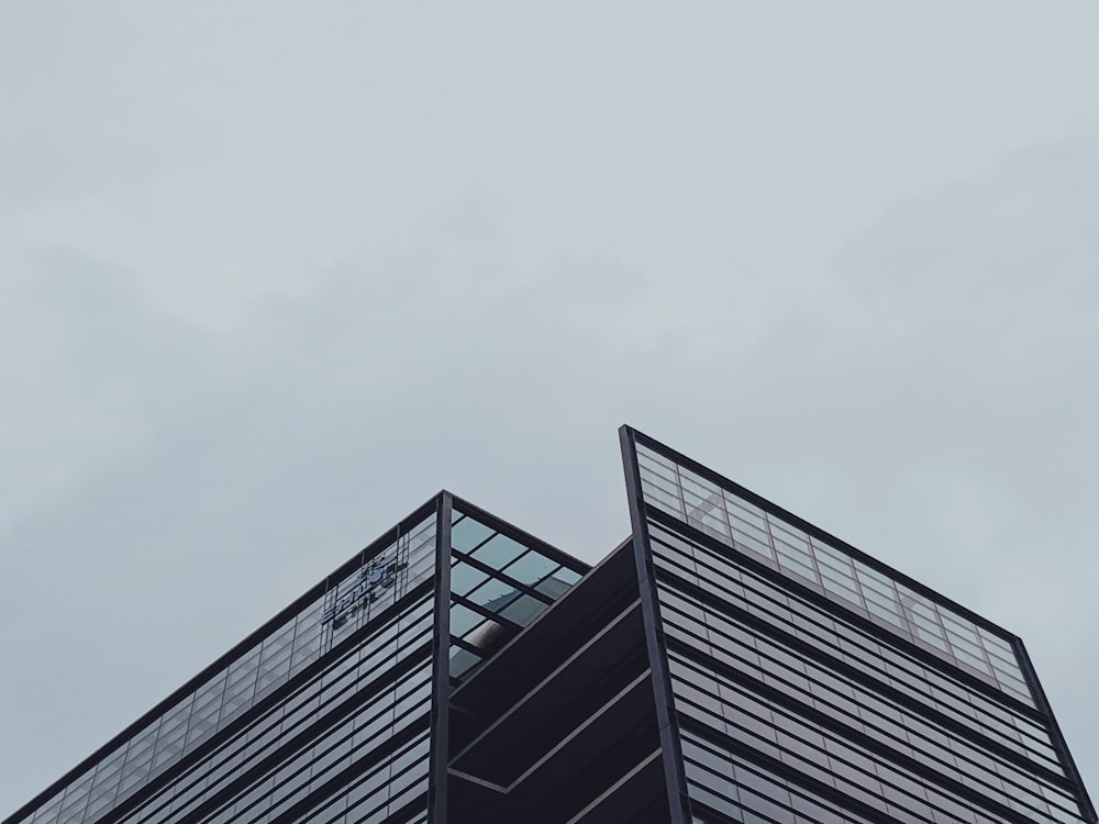 building under blue sky