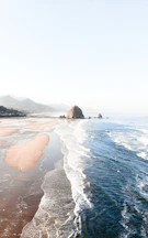 sea waves during daytime