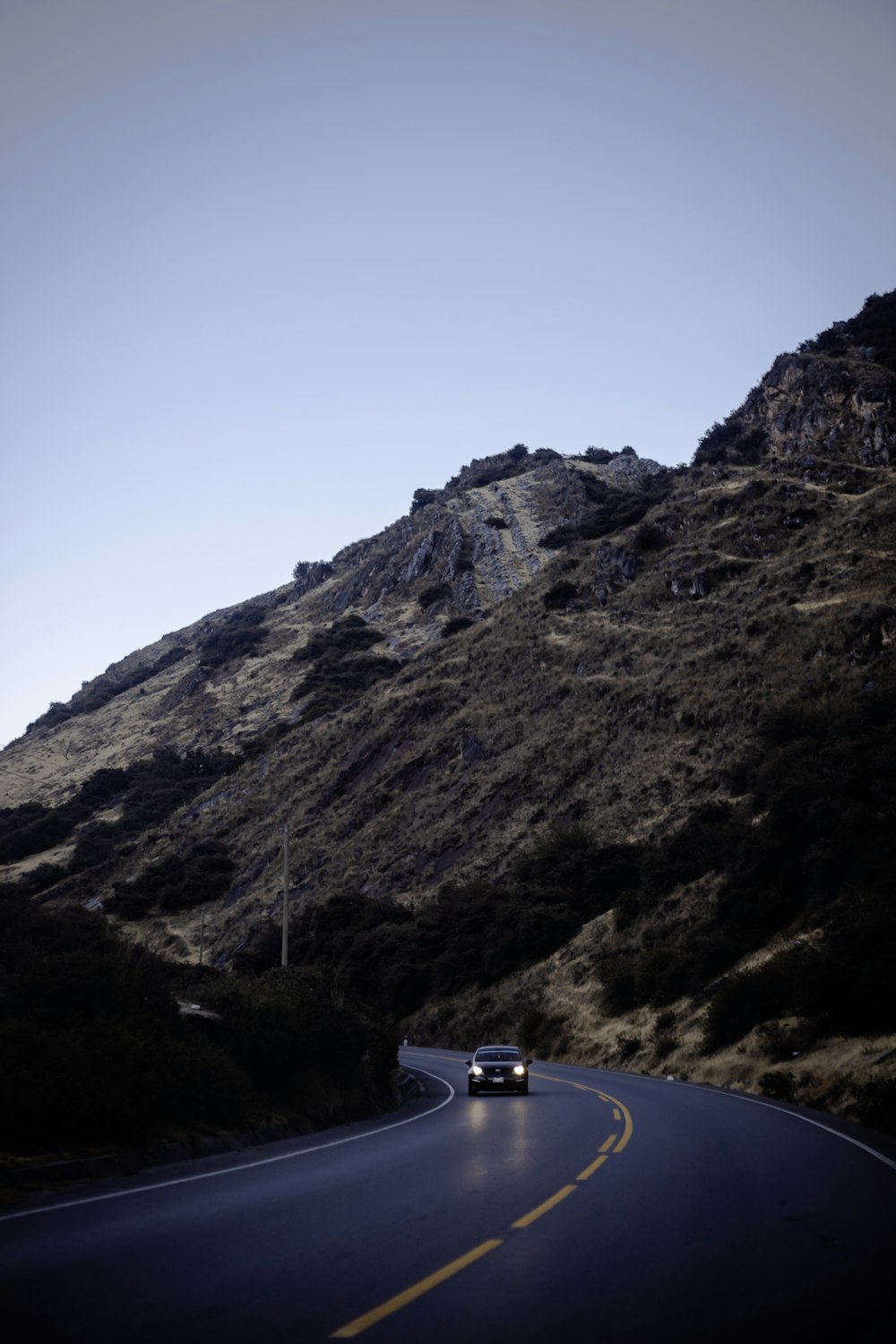 veicolo su strada asfaltata