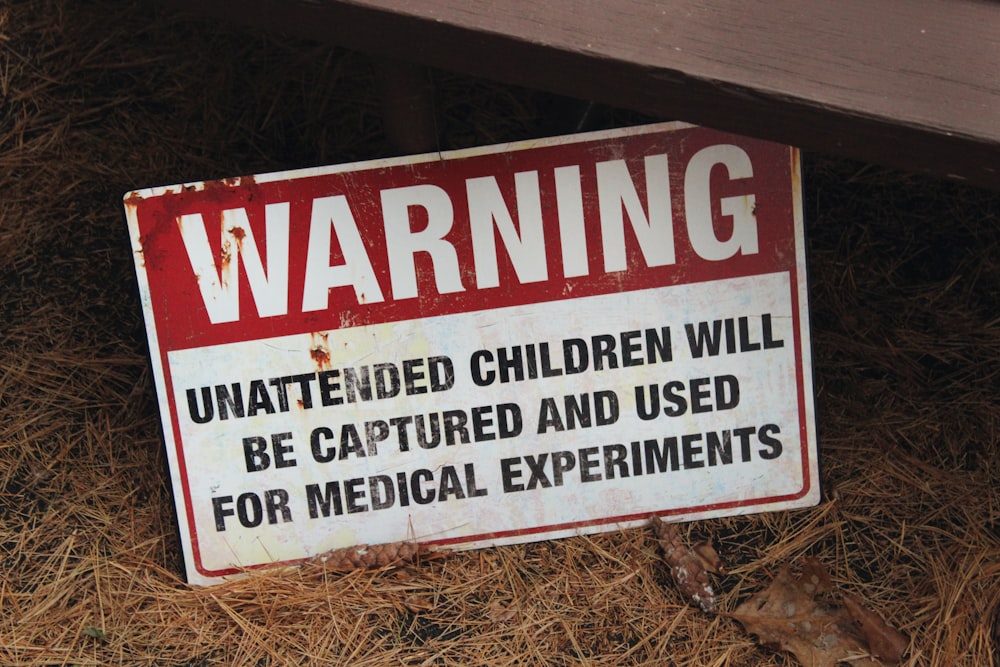 건초에 경고 표지판