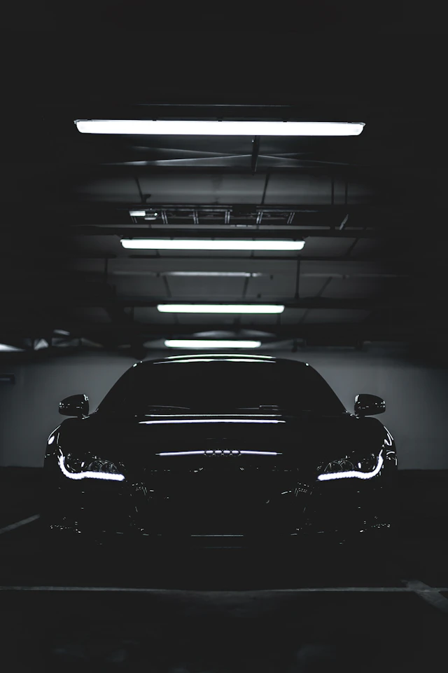 Kereta hitam diletakkan