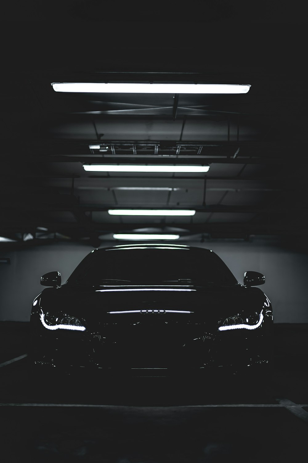 Details 100 black background car