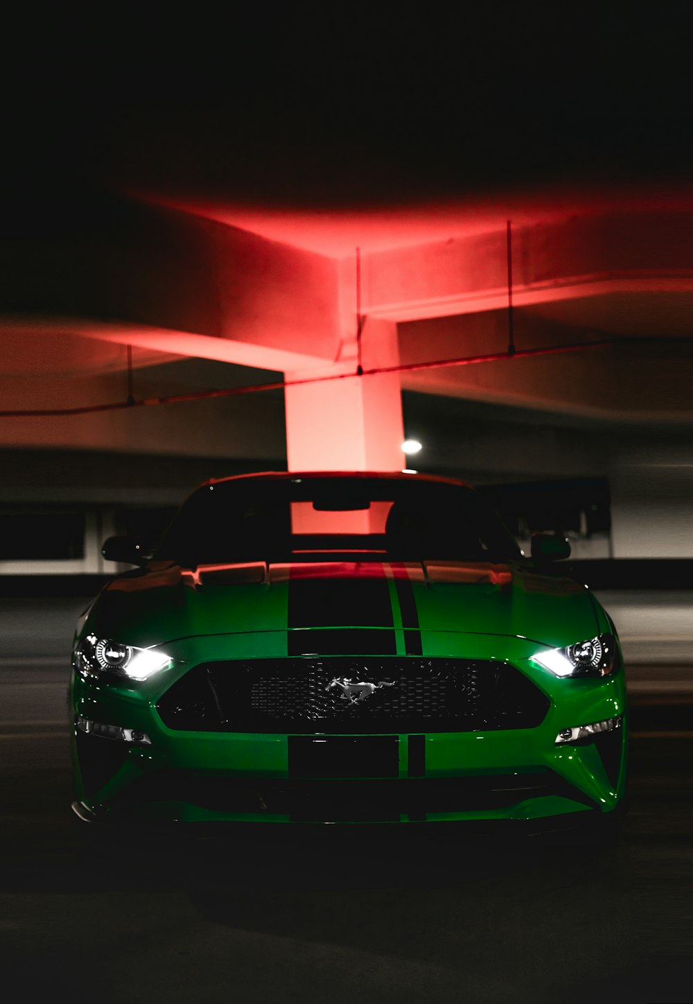 grünes Ford Mustang Coupé