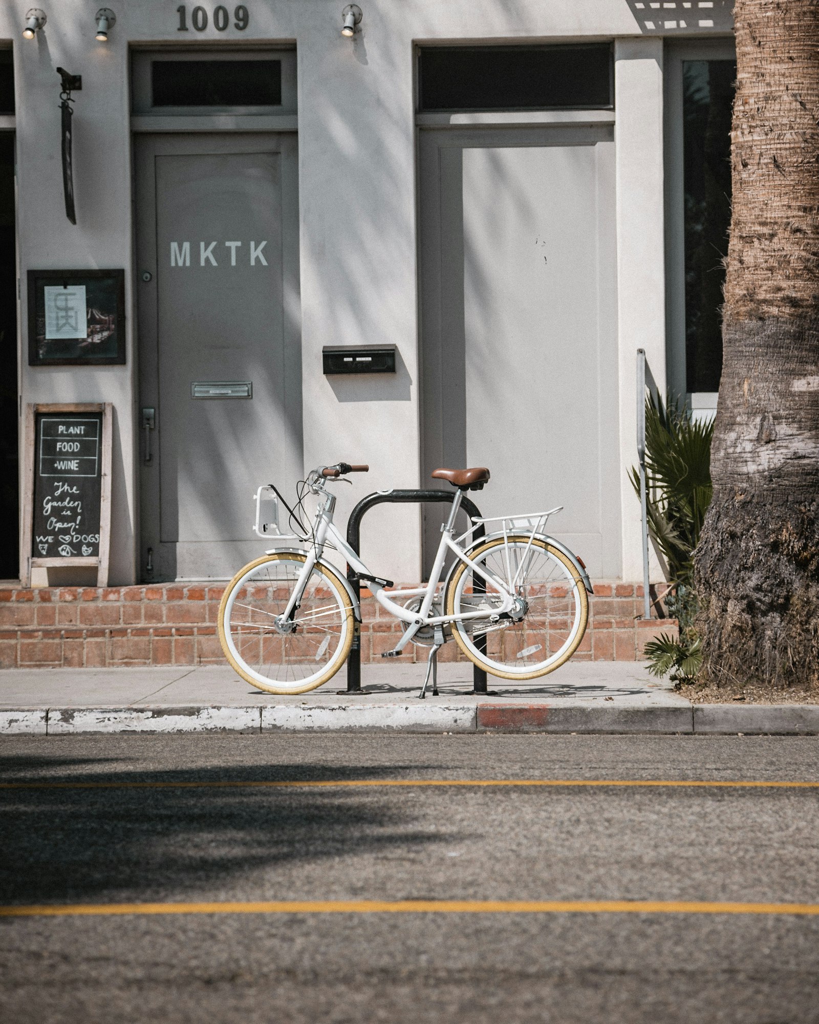 Sony a7S II + Canon EF 24-105mm F4L IS USM sample photo. White commuter bike parks photography