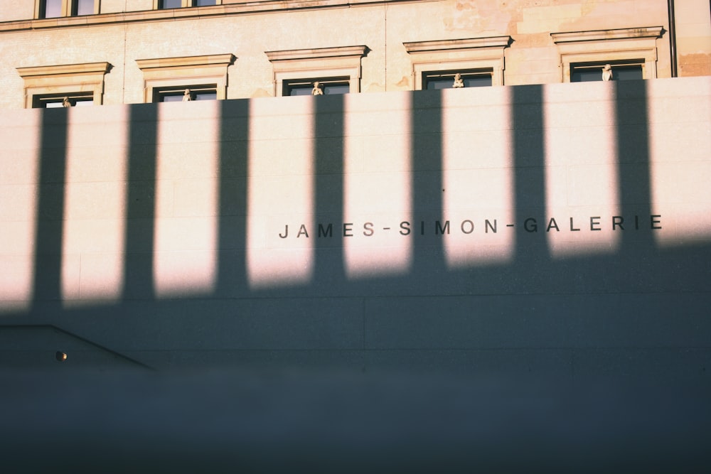 Edifício James-Simon-Galerie durante o dia
