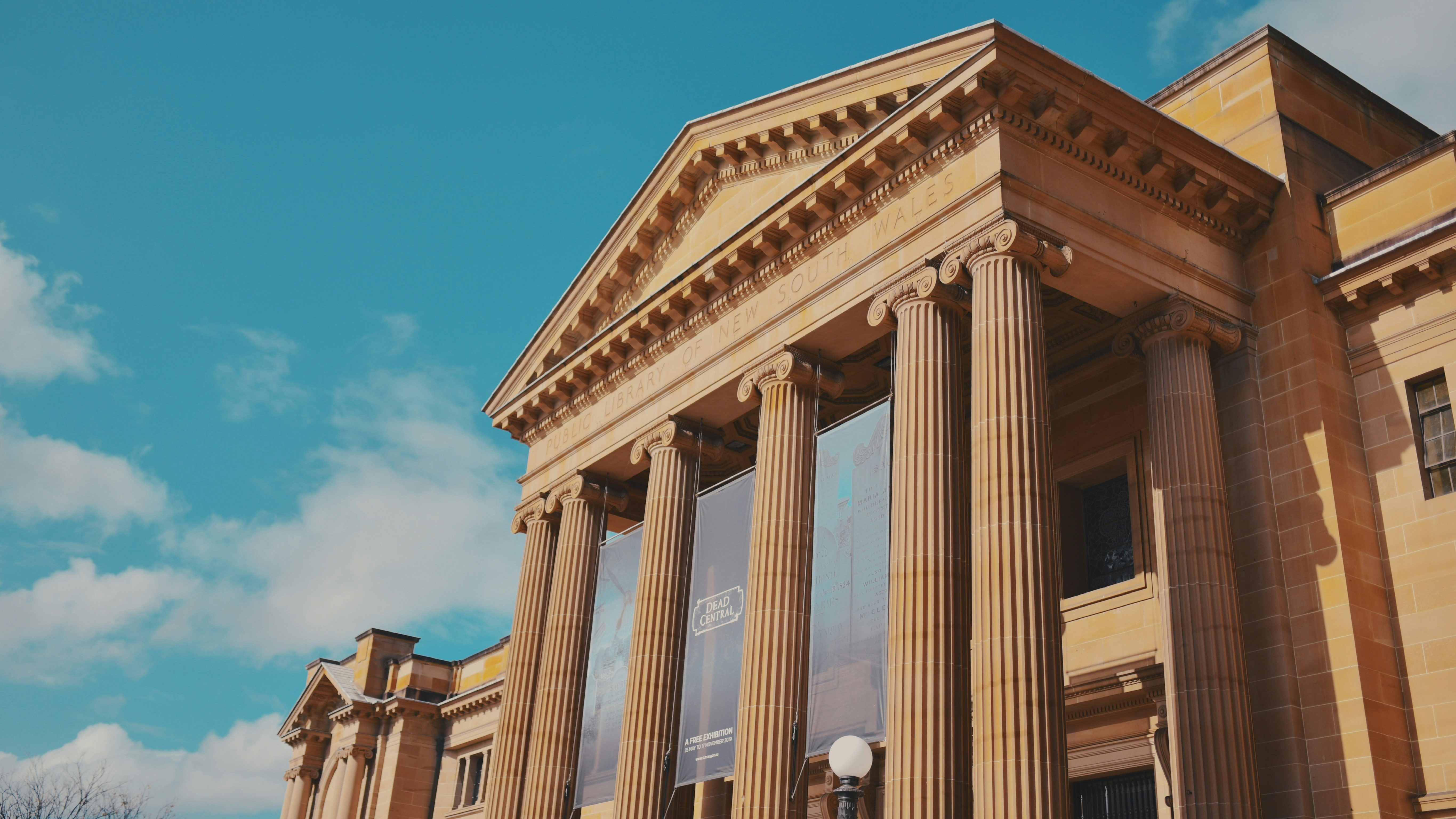 Estructura de hormigón beige