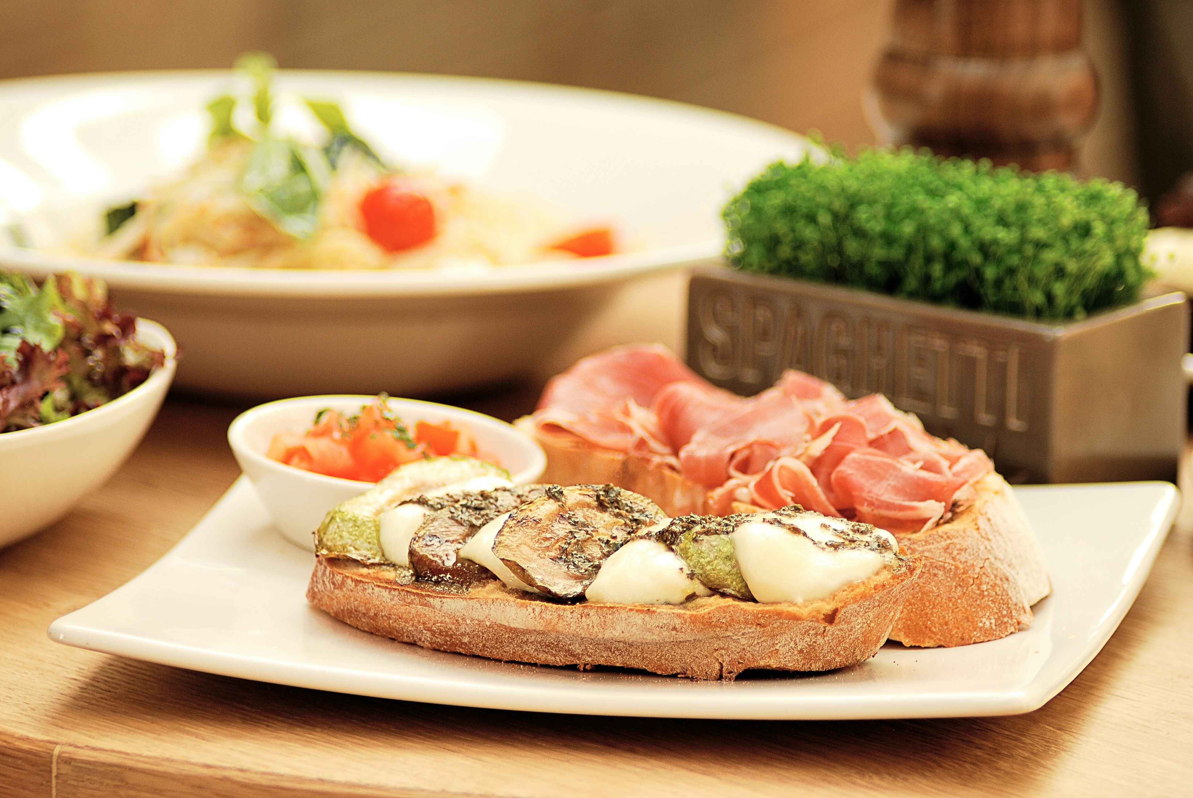 Bruschetta with prosciutto