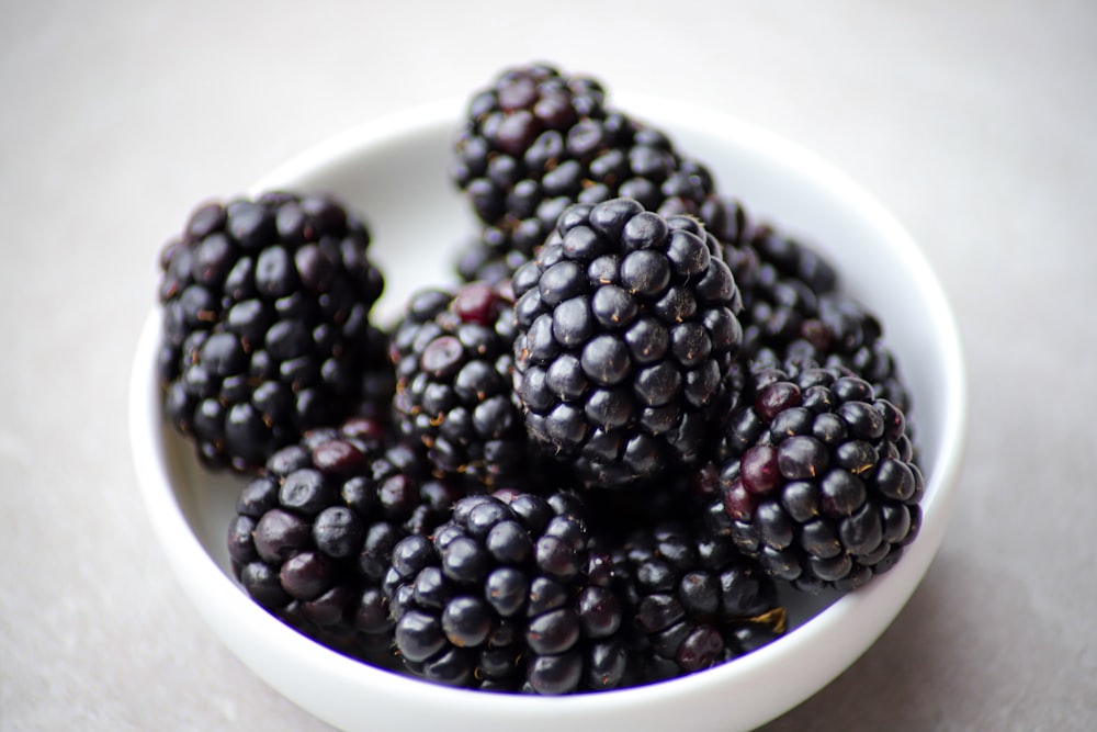 black berry fruit on bowl