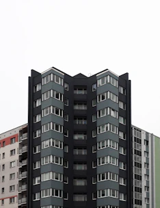 gray concrete building