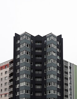 gray concrete building