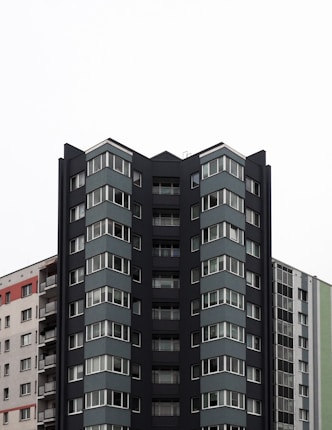 gray concrete building