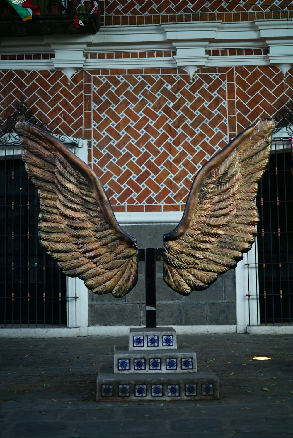 brown wings monument