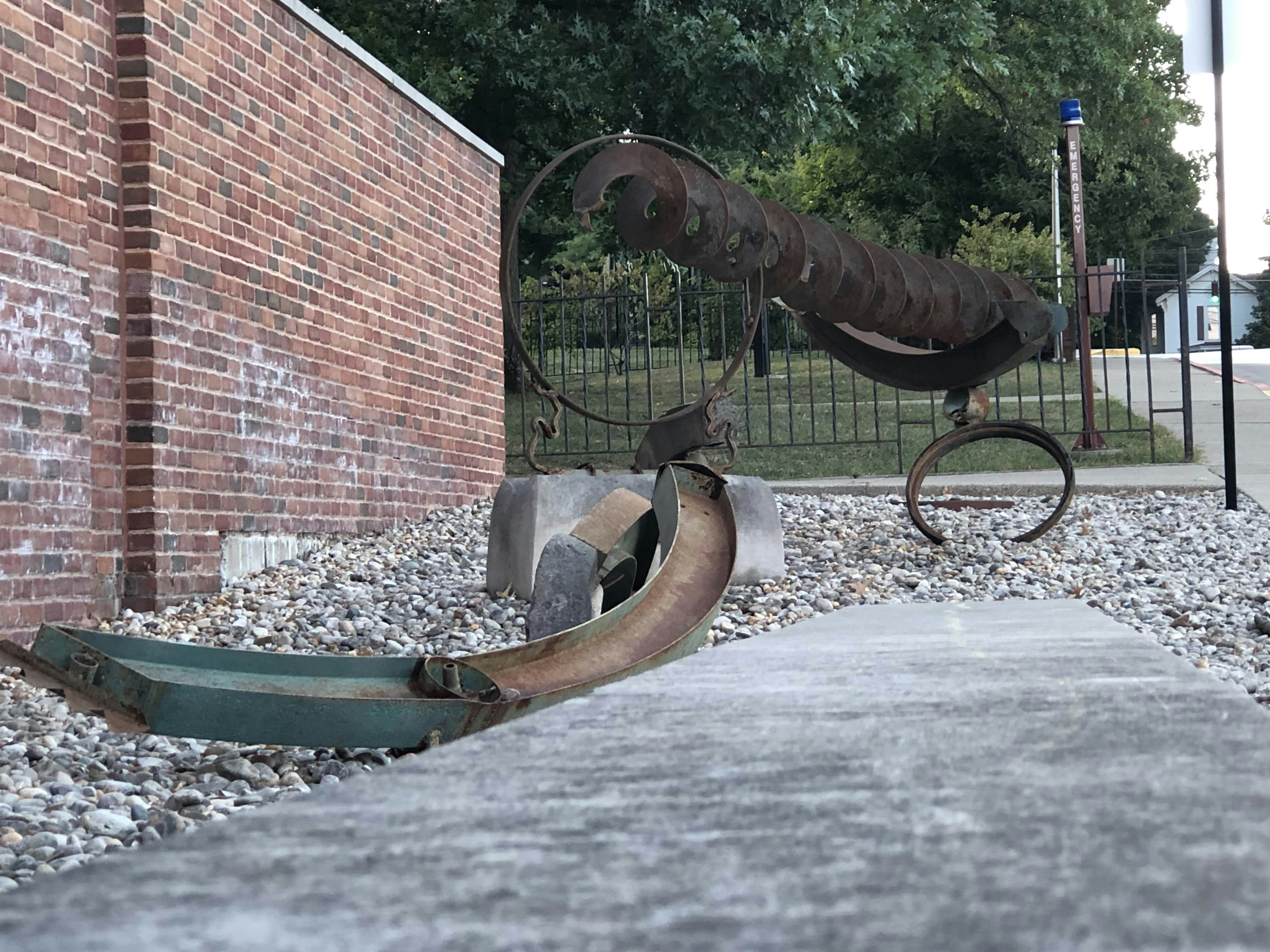 Escultura Vanguardista en Metal