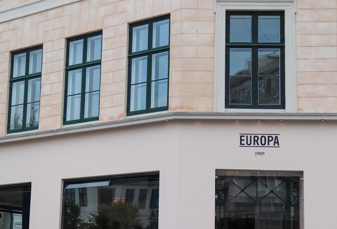 white Europa concrete building,