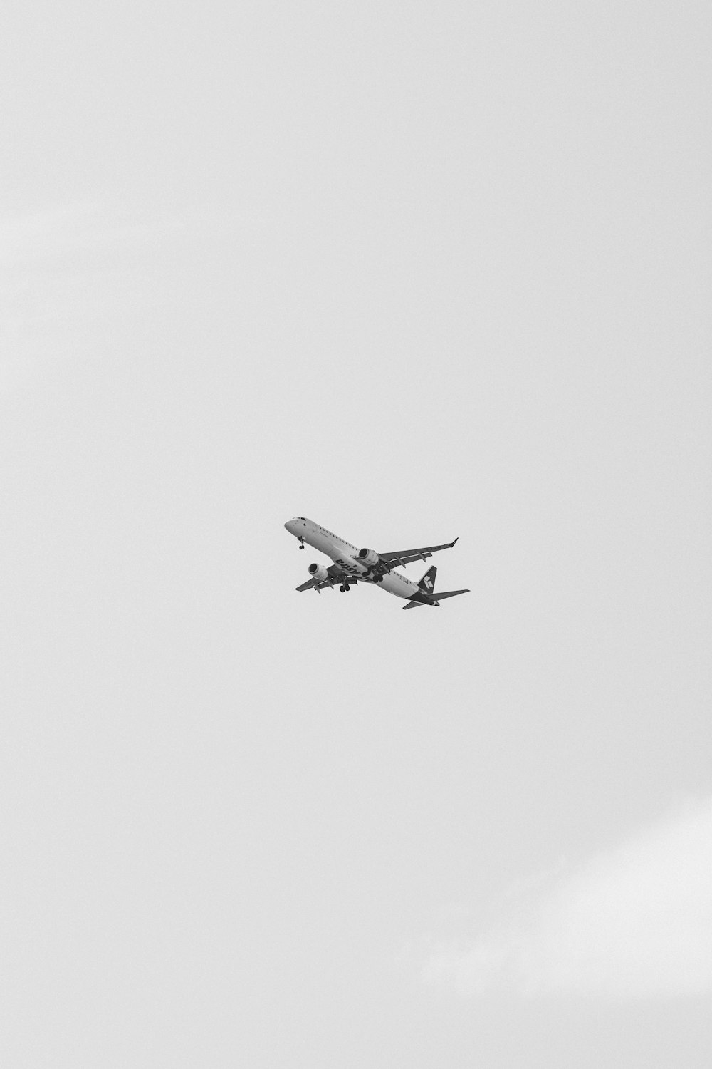 Fotografía time-lapse de un avión en vuelo