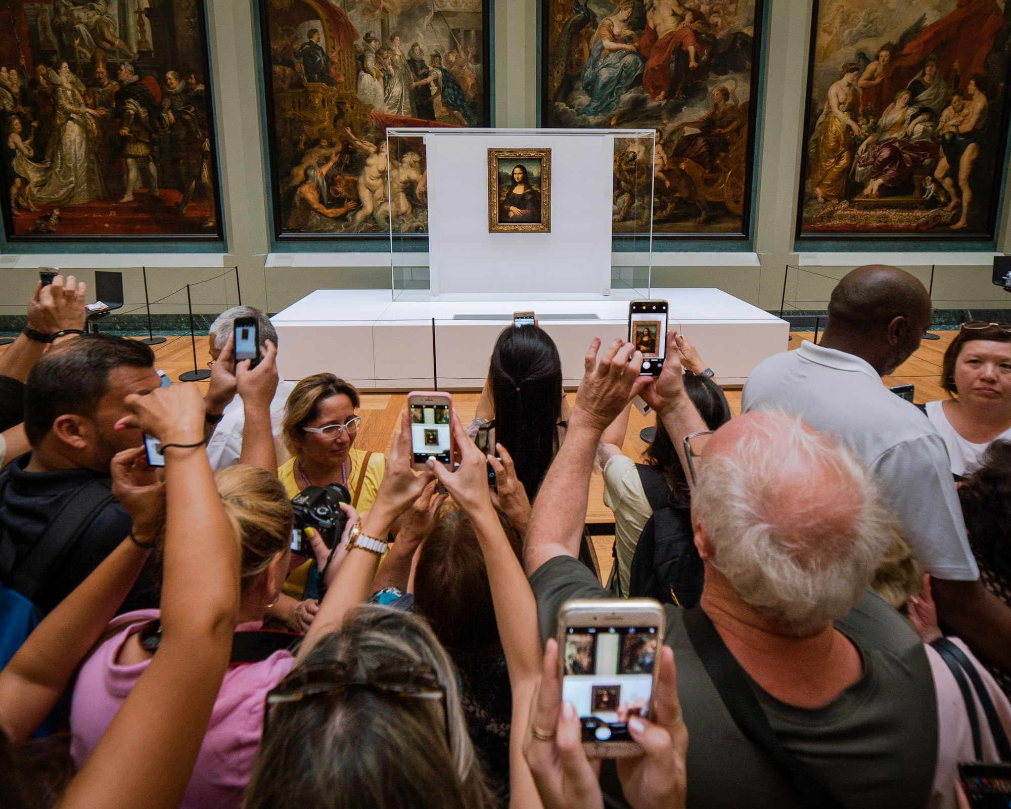 Mona Lisa being besieged by hundreds of Tourists just waiting for 60 seconds of time in front of this picture. Paris Picdump #3 Louvre