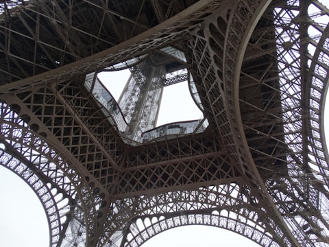 Close-up of a finely woven kabutar jali covering an open terrace
