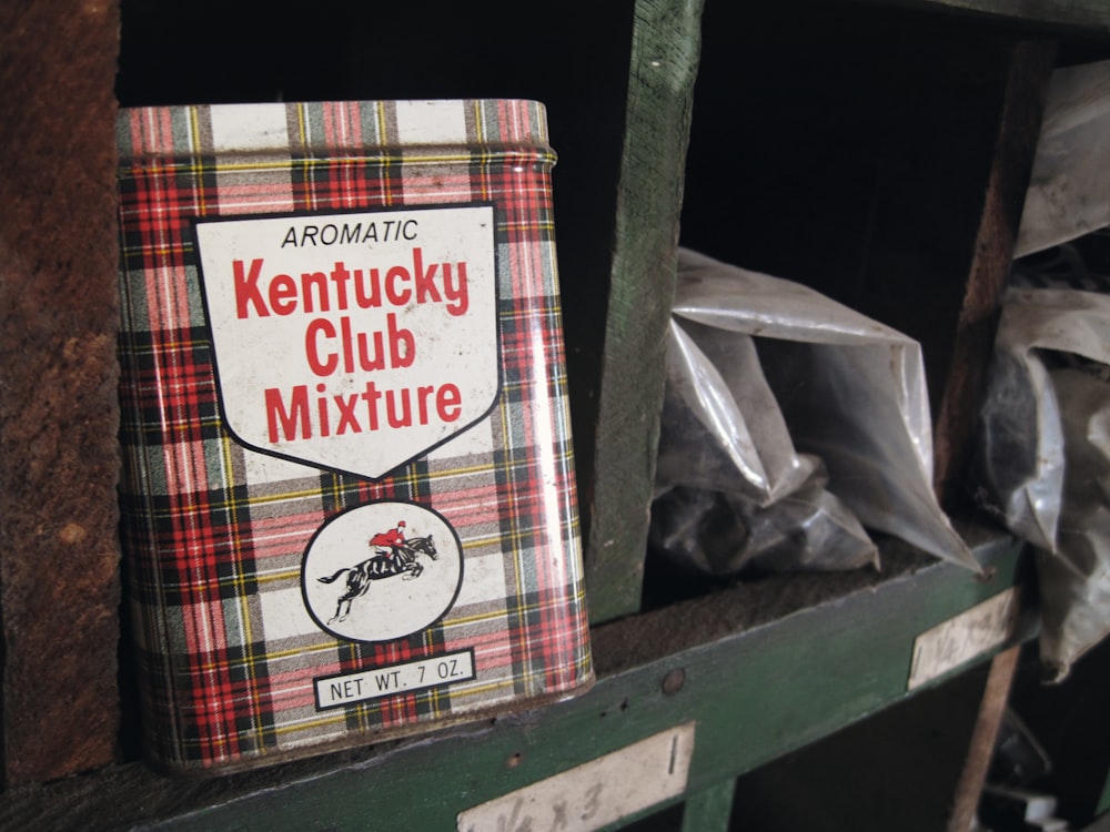 Livro de mistura aromático do Kentucky Club