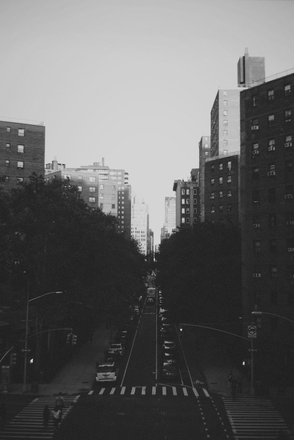 a black and white photo of a city street