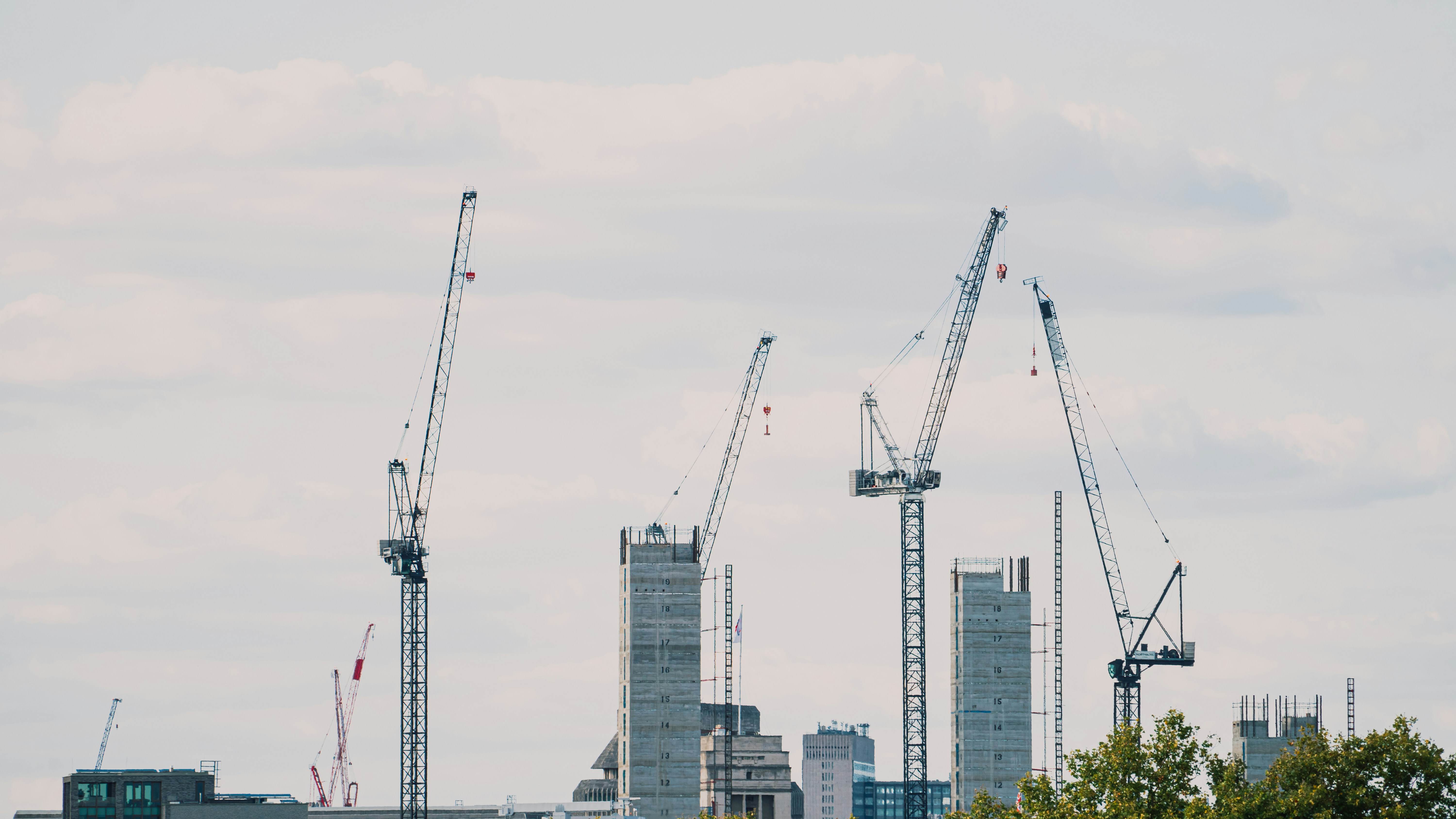is 2025 a good time to build a new home in london