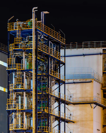 3D BIM model visualization of an industrial plant with detailed structural elements and cost-time simulations.